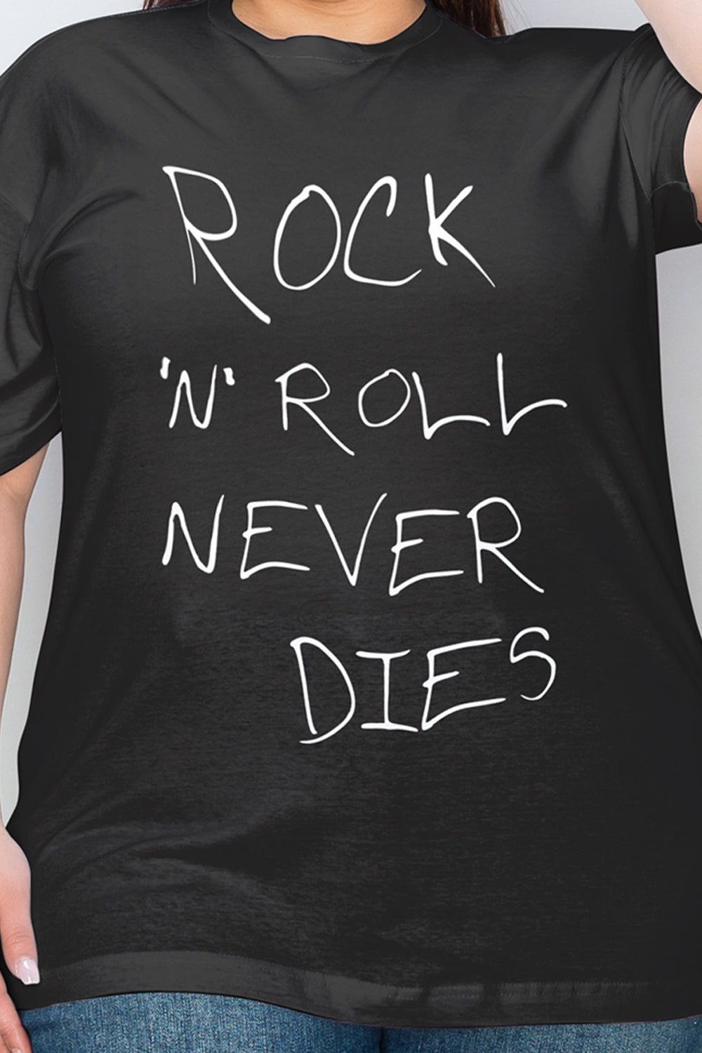 Camiseta gráfica ROCK N ROLL NEVER DIES de tamaño completo de Simply Love