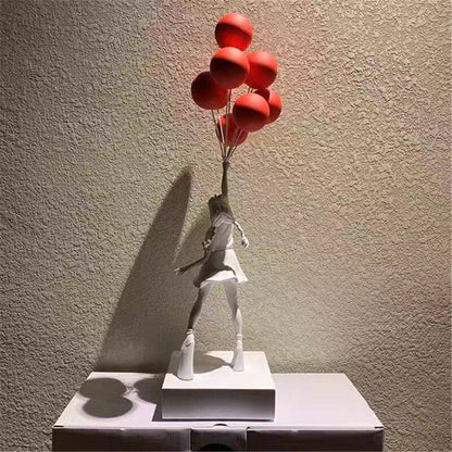 Escultura de la niña de Banksy volando con globos