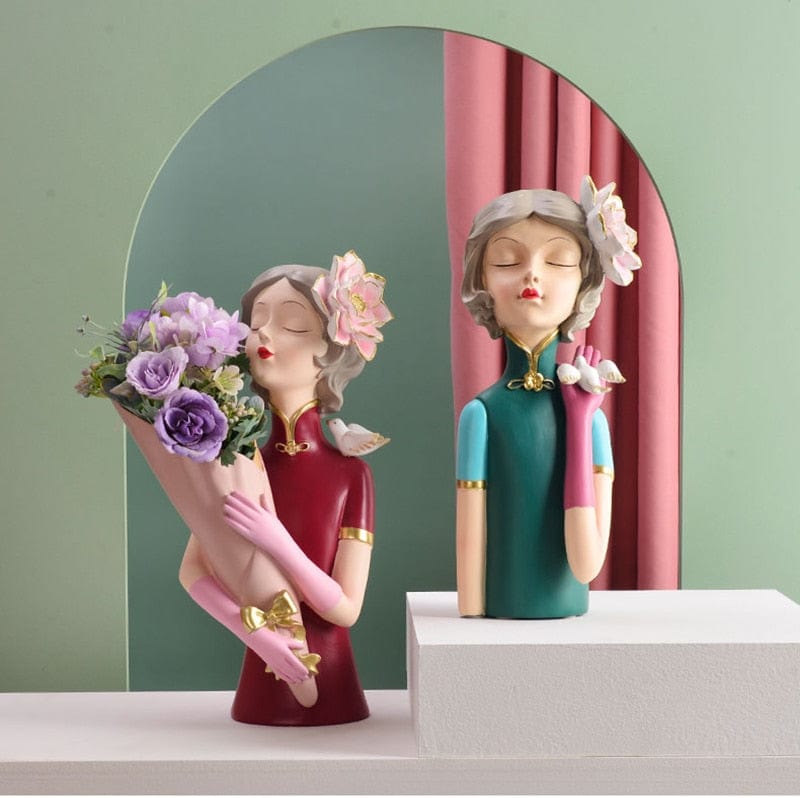 Figurine of a Vintage Beauty Duchess